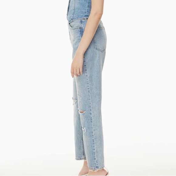 Denim —
The Joni High Rise Loose
Super high-waisted loose jeans - Picture 2 of 6